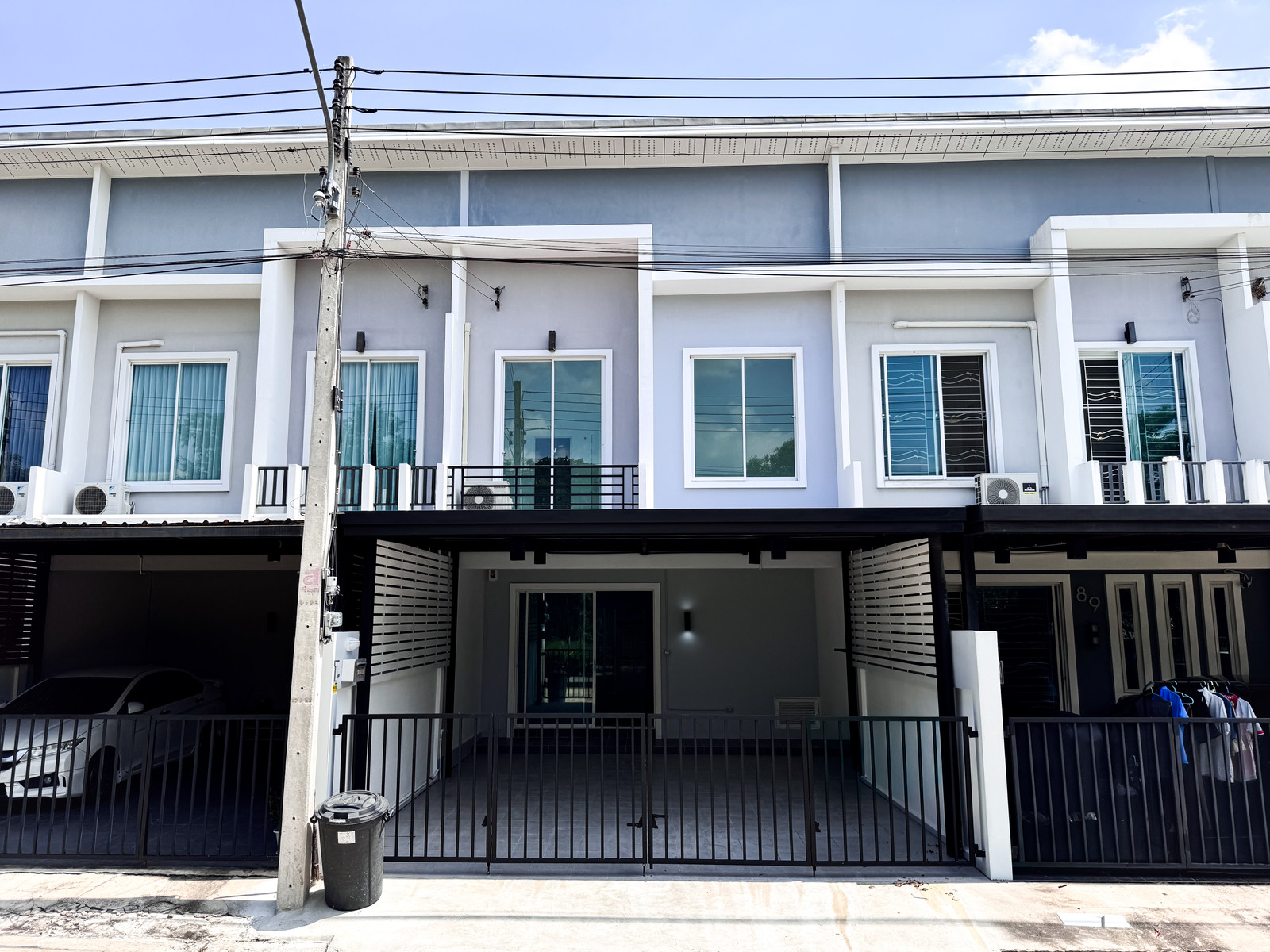 🏡 ทาวน์เฮาส์ไซส์ใหญ่ ขายราคาไซส์เล็ก รีโนเวทใหม่ พร้อมอยู่ทันที กู้เกินได้ ทำเลเงียบสงบ เดินทางสะดวก หน้าบ้านโล่งไม่ติดใคร วิวห้องนอนสวย 😍 