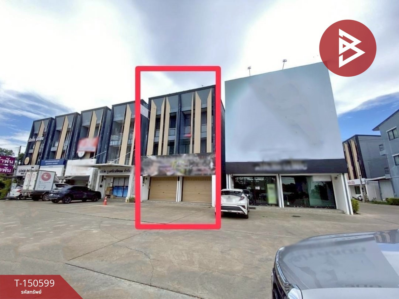 Commercial building for sale, Plai Chumphon, Phitsanulok, 3 floors, 2 units, area 49.5 square meters.