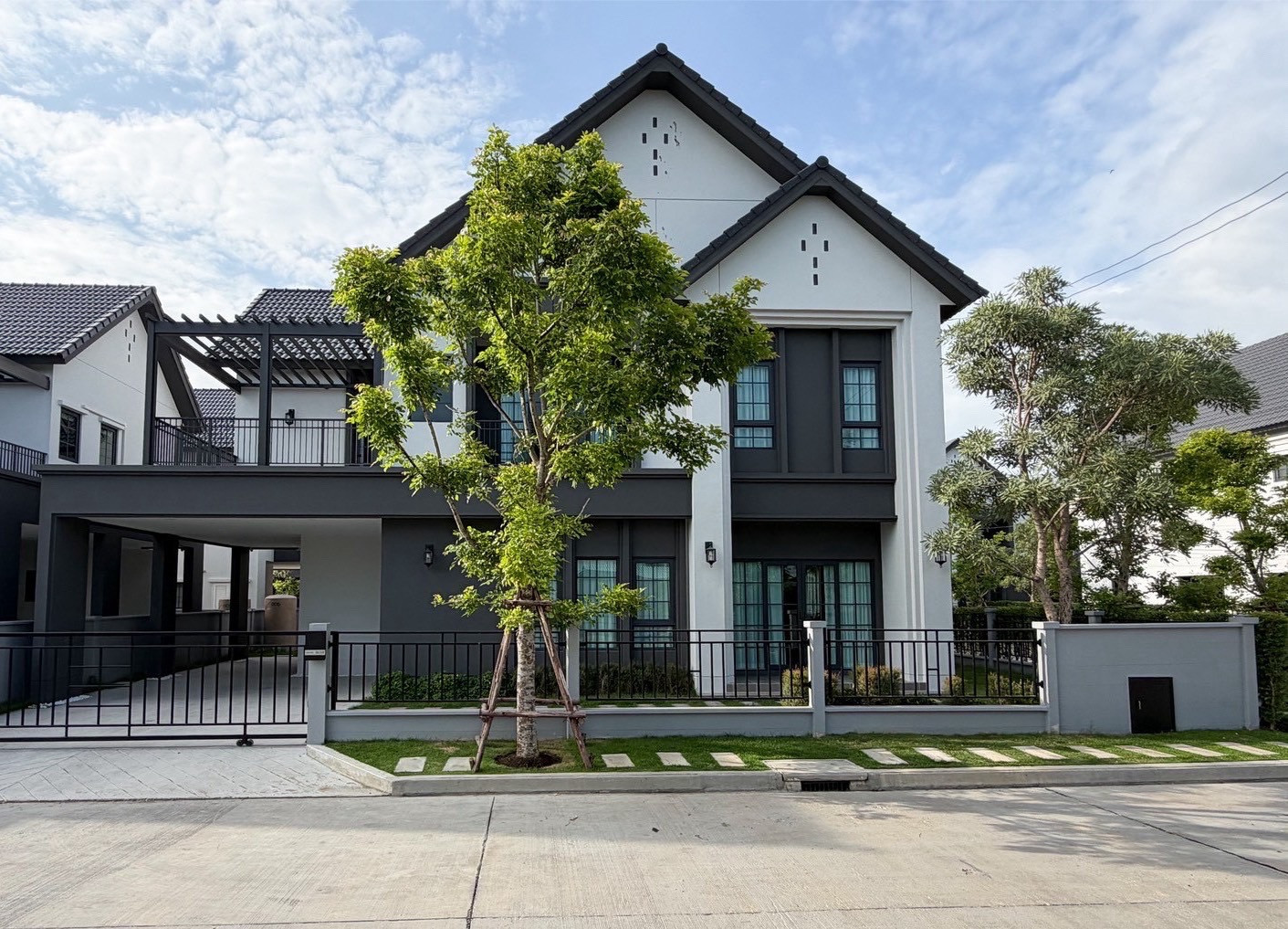 🏡 For Rent: Centro Bangna – 4-Bedroom Detached House 📐 303 sq.m. | Fully Furnished | Behind Mega Bangna ✨ Beautiful and spacious detached house in a prime Bangna location. 🏡 For Rent: Centro Bangna – 4-Bedroom Detached House 📐 303 sq.m. | Fully Furnished | Behind Mega Bangna ✨ Beautiful and spacious detached house in a prime Bangna location.