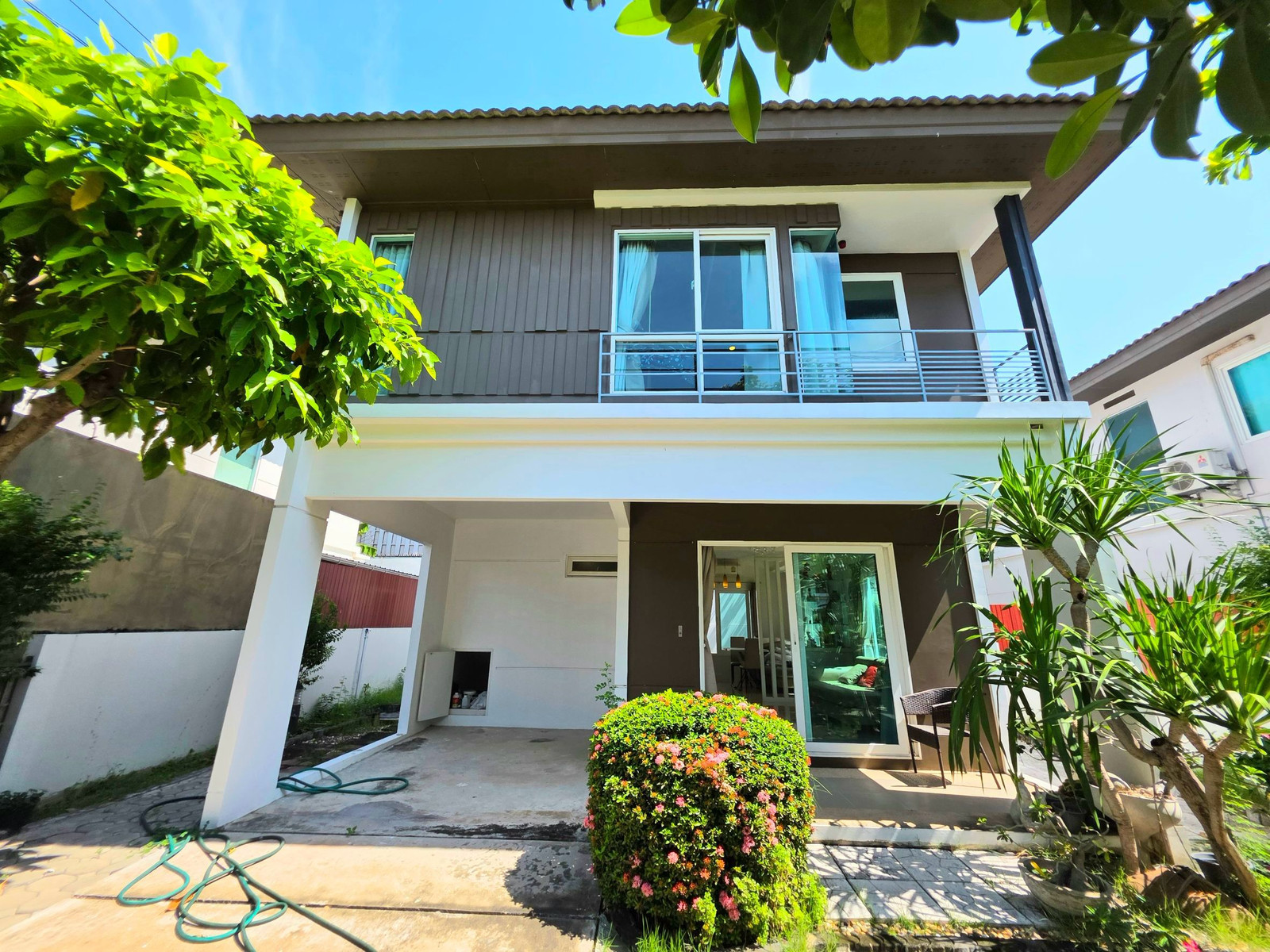 Best value in the project! Prueklada 3 Rangsit-Khlong 4, built-in worth millions, plus fully furnished, kitchen addition, pile installation, free transfer! (Single house L&H)