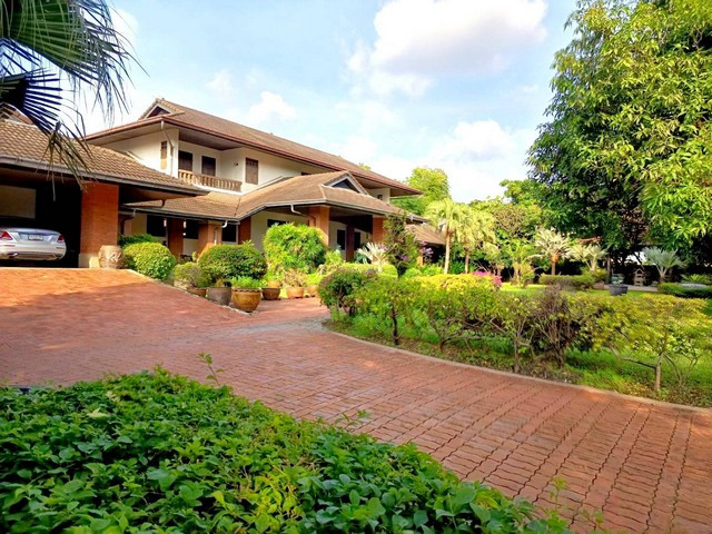 Spacious Family Home for Sale in Green Valley Golf Community, Bangna Spacious Family Home for Sale in Green Valley Golf Community, Bangna