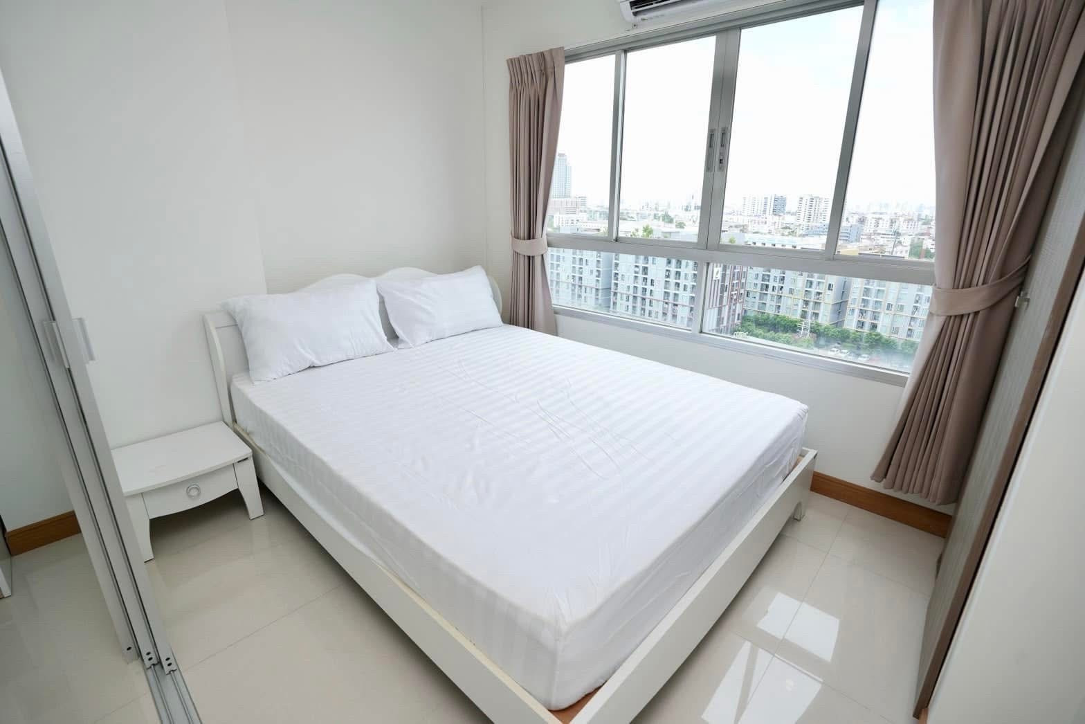 Lumpini Ville Ramkhamhaeng 60/2, near the BTS, next to the main road, pool view, ready to move in. Lumpini Ville Ramkhamhaeng 60/2, near the BTS, next to the main road, pool view, ready to move in.