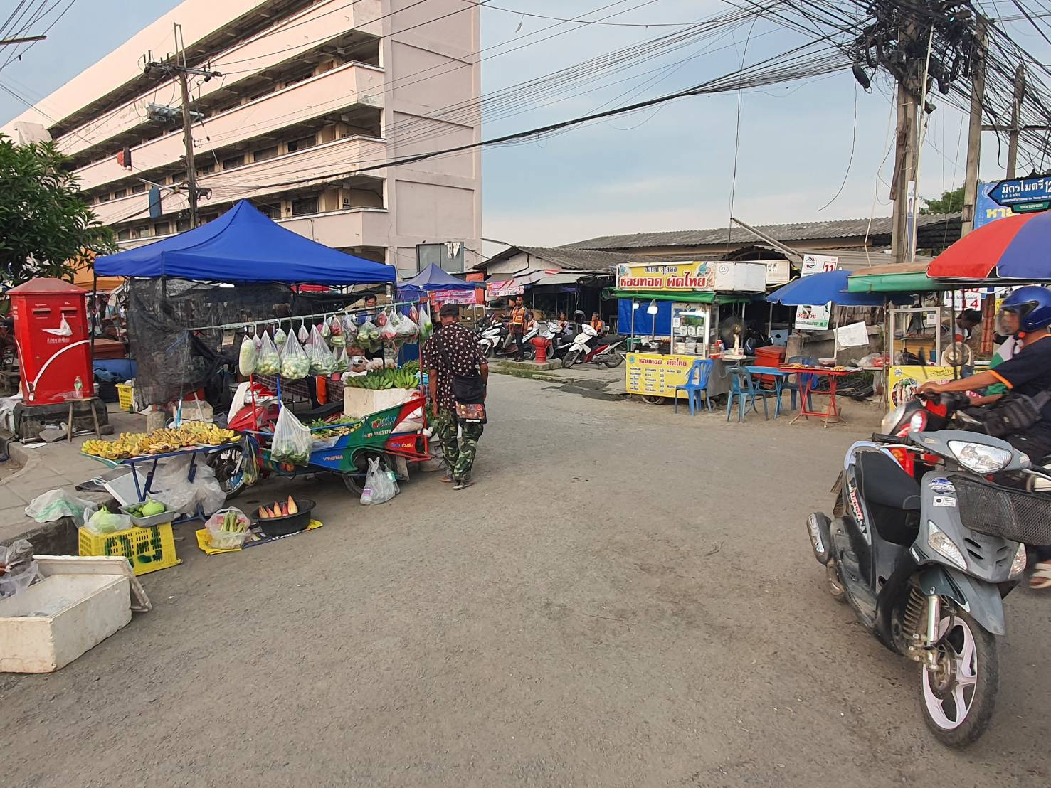 ให้เช่าที่ดินติดหมู่บ้านการเคหะชุมชนหนองจอก 4 ไร่ มิตรไมตรี เหมาะทำโกดัง ลานจอดรถ ให้เช่าที่ดินติดหมู่บ้านการเคหะชุมชนหนองจอก 4 ไร่ มิตรไมตรี เหมาะทำโกดัง ลานจอดรถ