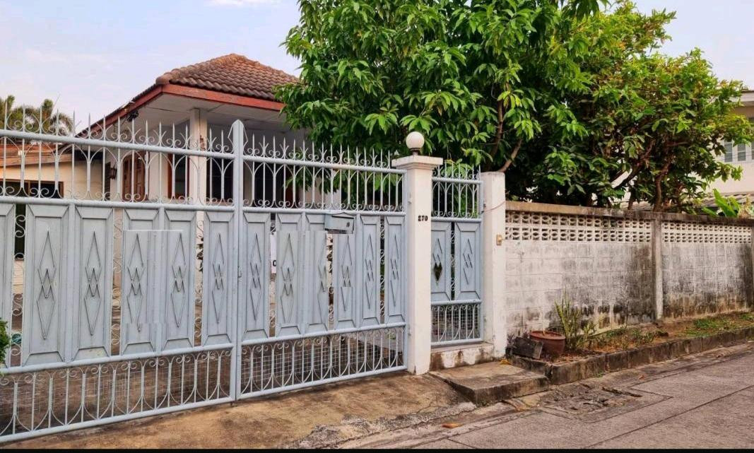 House for sale near Kasetsart University, detached house 74 sq m, Soi Vibhavadi 42 (opposite Samian Naree Temple), can exit Ngamwongwan Road 54 (Soi Than Khunying Phahon). House for sale near Kasetsart University, detached house 74 sq m, Soi Vibhavadi 42 (opposite Samian Naree Temple), can exit Ngamwongwan Road 54 (Soi Than Khunying Phahon).