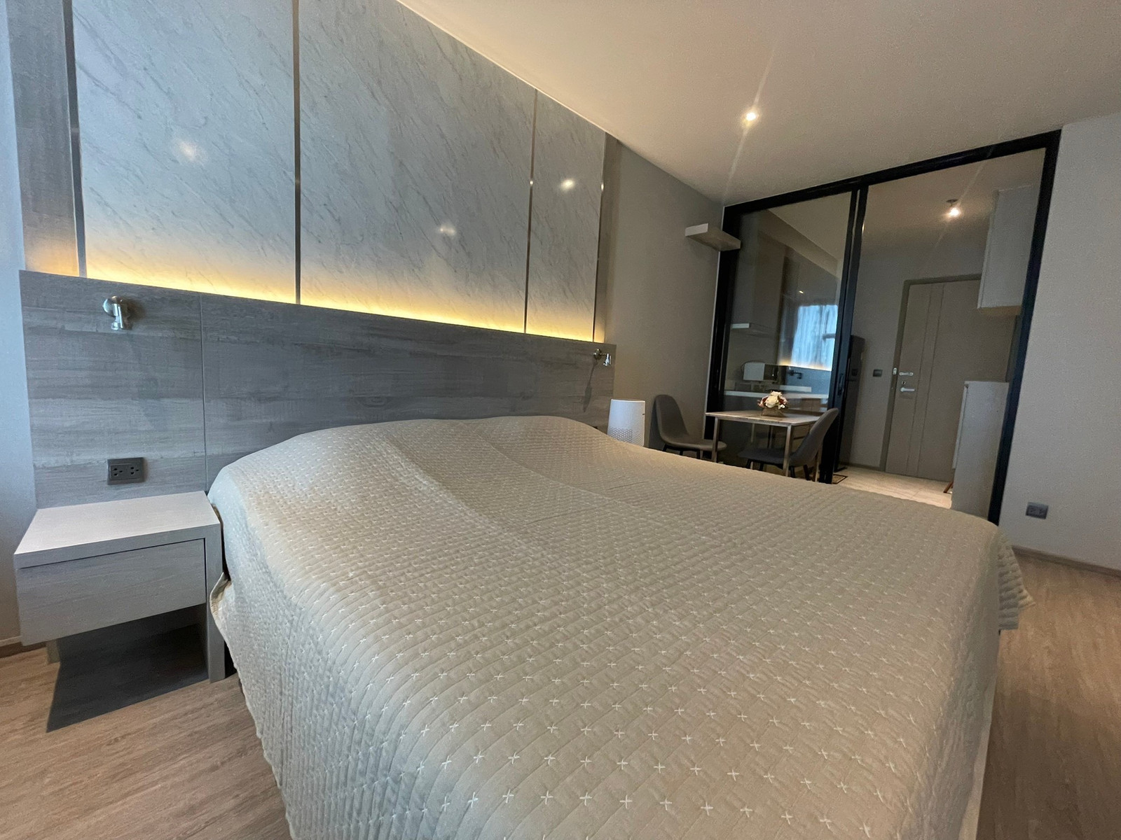 🟢 (FOR RENT) RHYTHM Ekkamai Studio room 30 sq m. Hot Deal!🔥 Fully decorated, well Built-in  |  Available for Viewing ⎯ 🚆 Near BTS Ekkamai