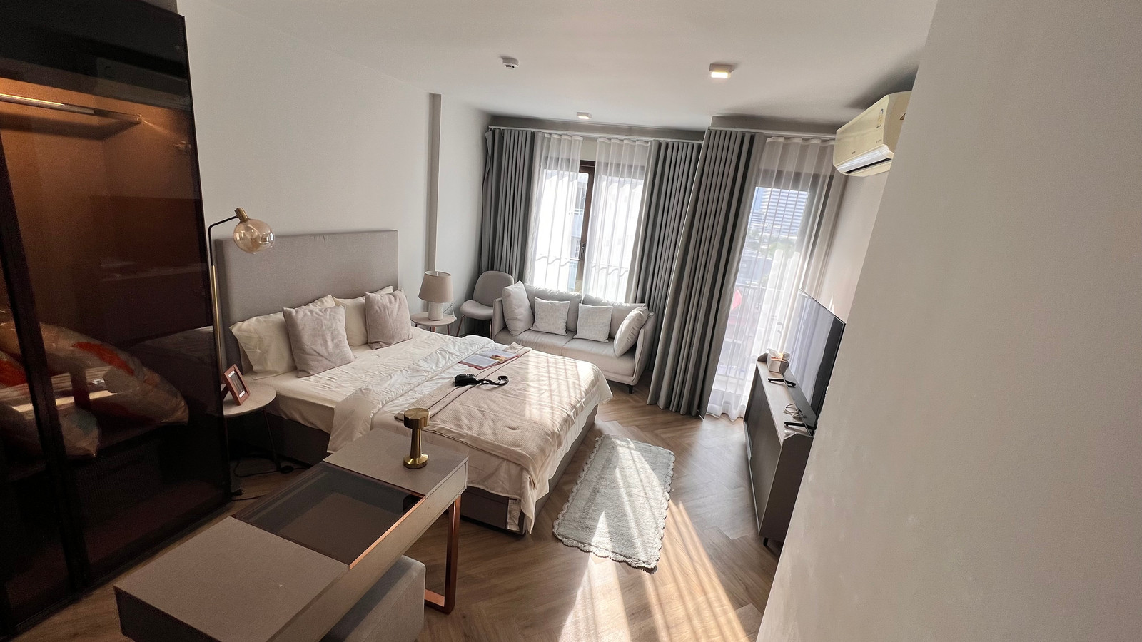 ✨ For Rent | ให้เช่า Chapter Thonglor 25
ห้องใหม่ ตกแต่งสวย พร้อมอยู่! ทำเลทองหล่อ 25 ใกล้แหล่ง Lifestyle ครบครัน ✨ For Rent | ให้เช่า Chapter Thonglor 25
ห้องใหม่ ตกแต่งสวย พร้อมอยู่! ทำเลทองหล่อ 25 ใกล้แหล่ง Lifestyle ครบครัน