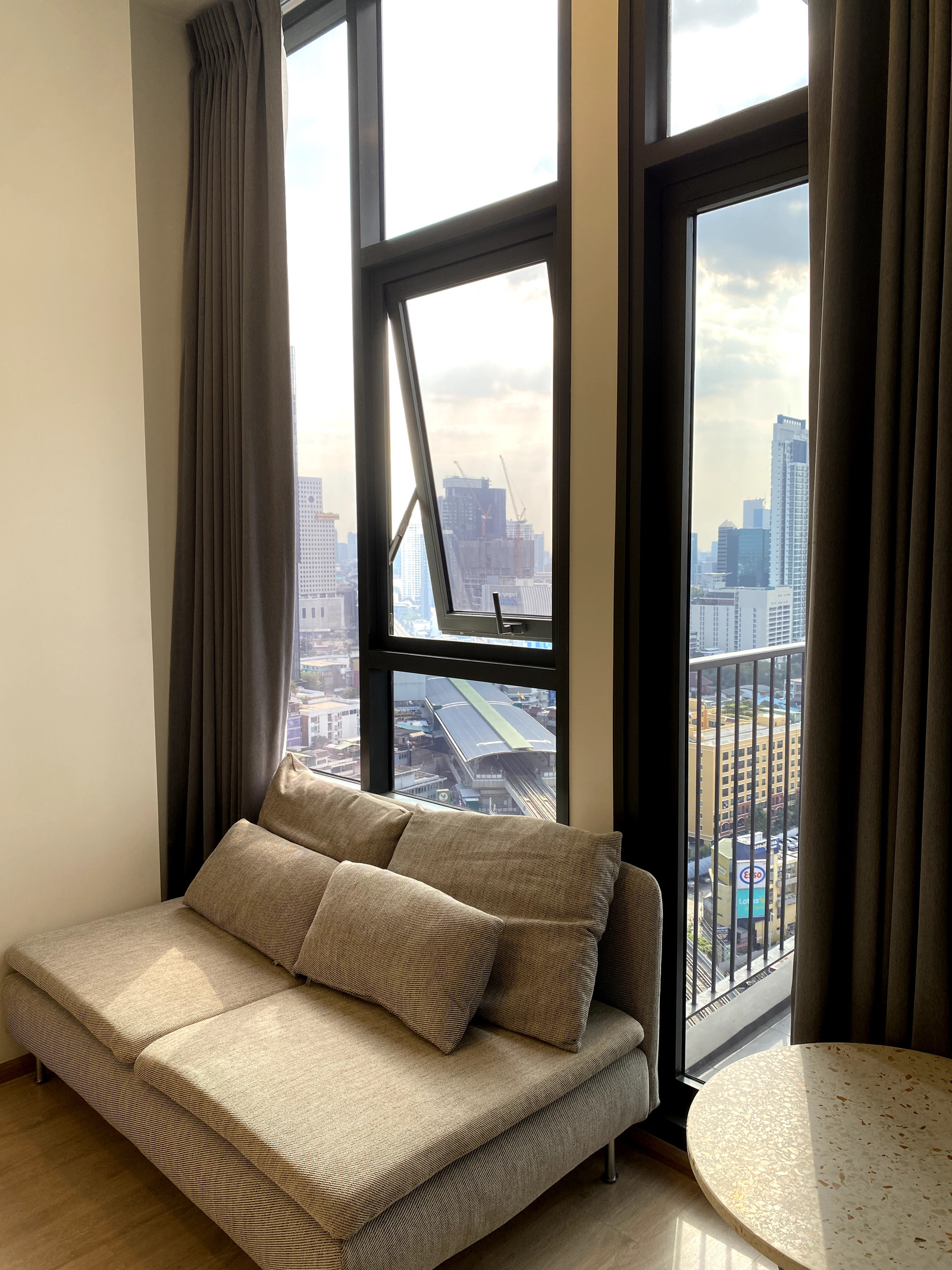 The  sells it himself, Centric Ratchayothin, 3 meter ceiling, comfortable to live in. – รูปที่ 2