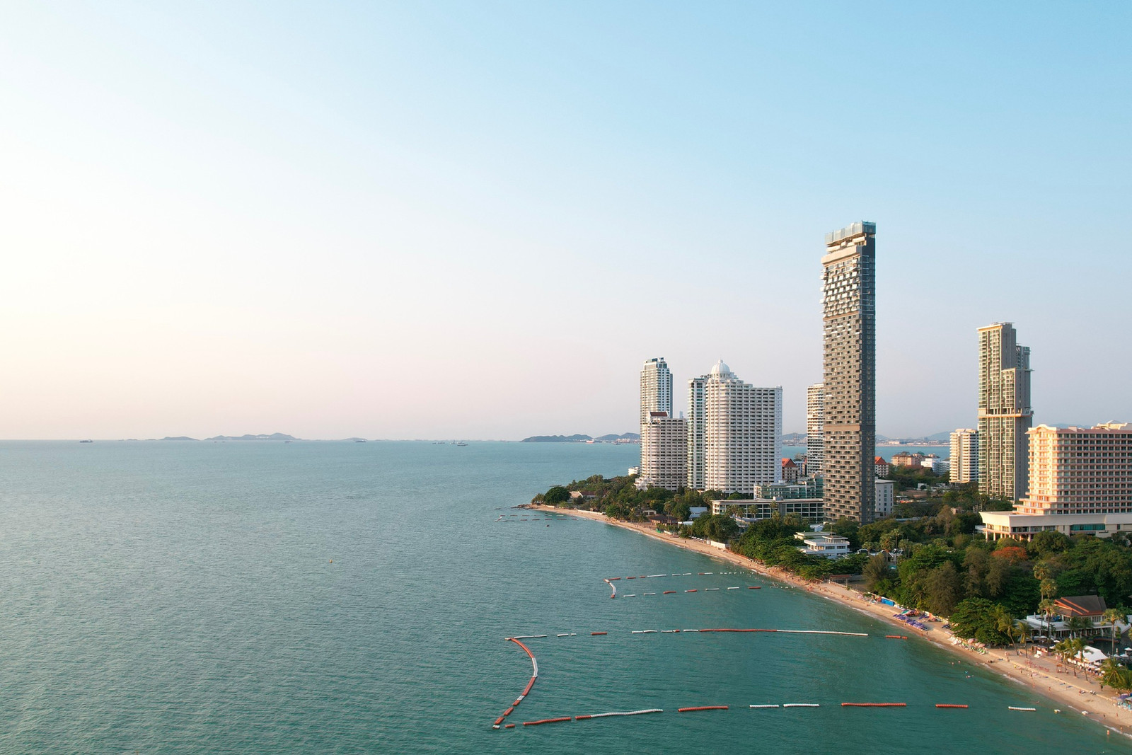 ขาย เพนท์เฮ้าส์ AROM WONGAMAT — Luxury Beachfront Residence บนทำเลแพงที่สุดแห่งหนึ่งของพัทยา ขาย เพนท์เฮ้าส์ AROM WONGAMAT — Luxury Beachfront Residence บนทำเลแพงที่สุดแห่งหนึ่งของพัทยา
