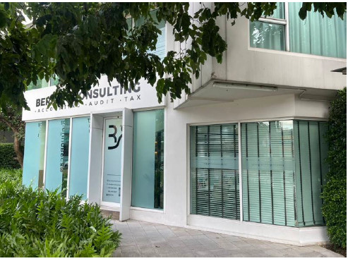 Shop for sale under the condo with tenant 7-Eleven 📍Condo U Kaset Nawamin | 76.00 sq m. | Selling price 6,100,000 baht | Free!!! All costs for transferring ownership | Contact to make an appointment to view 📞: 065-626-5636 (Khun Kee)
