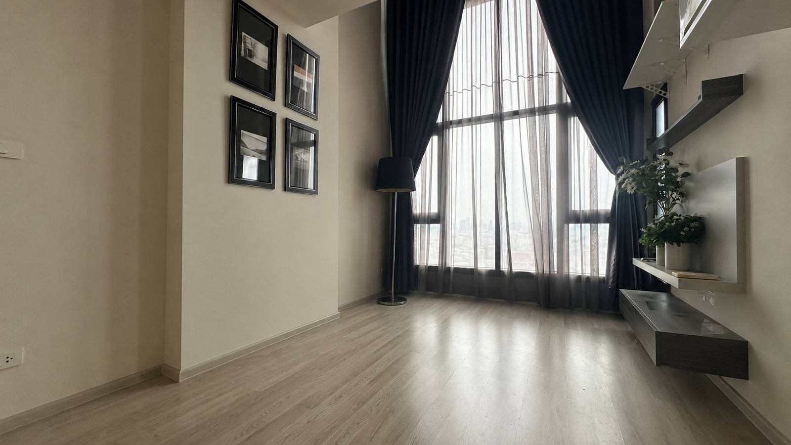 Duplex room, 2 floors, floors 20–21 | High, airy hall, city view, near MRT Huai Khwang 160 m.