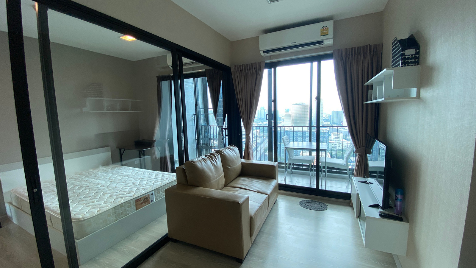 Condolette Midst Rama 9 near MRT Rama 9 for rent.