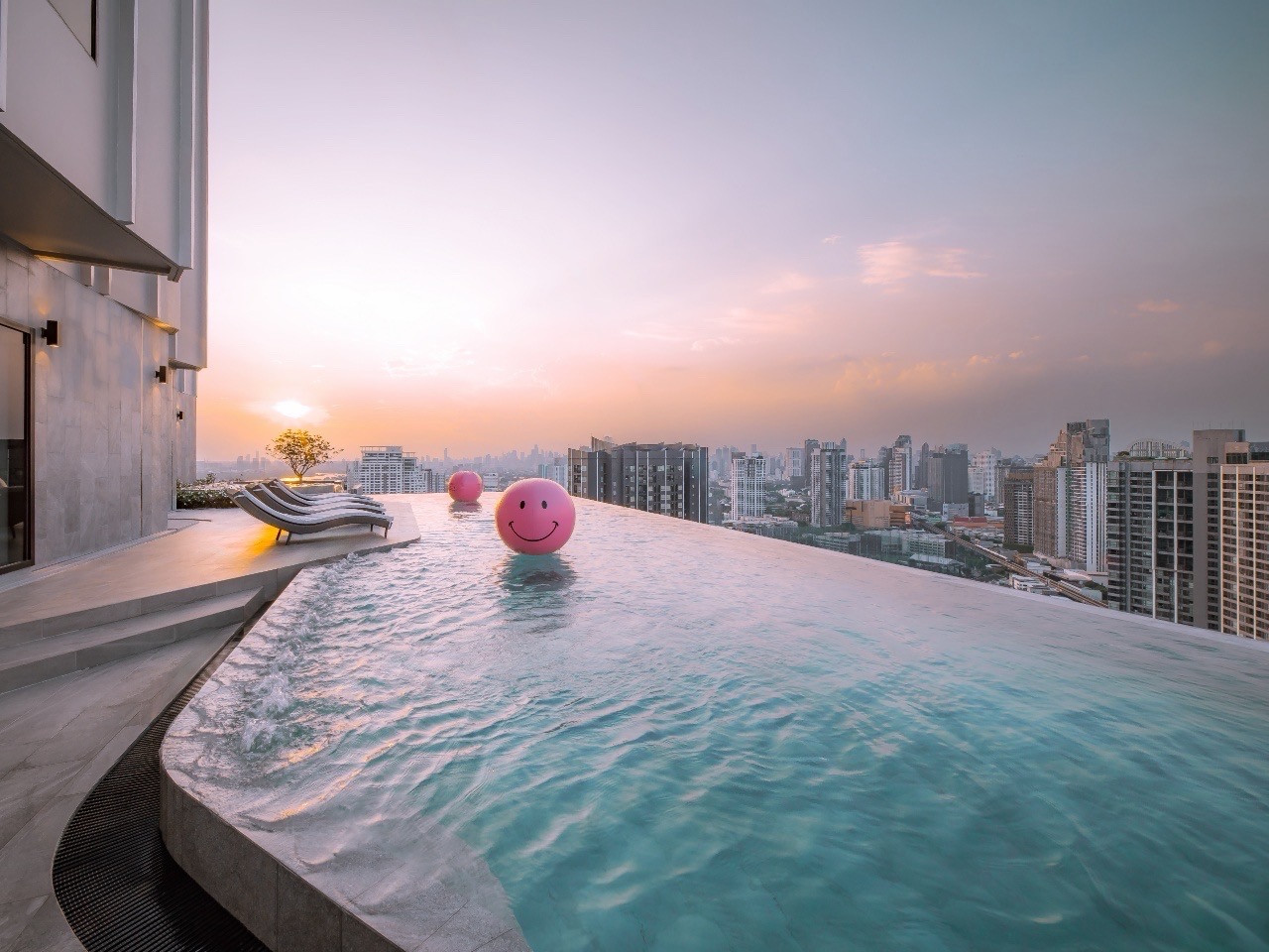 Sukhumvit Condo at BTS Phra Kanong 200Meter Sukhumvit Condo at BTS Phra Kanong 200Meter