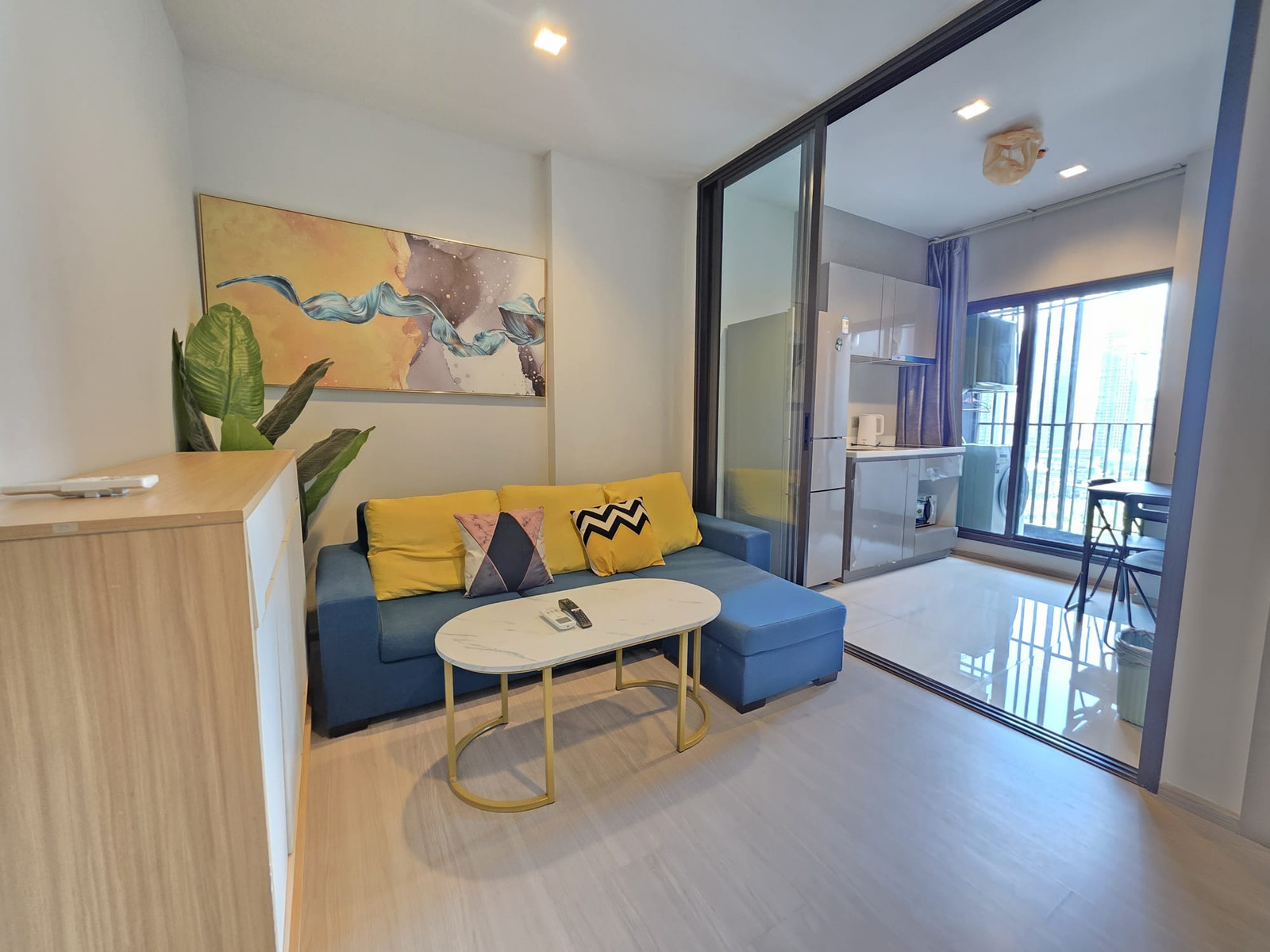 Beautiful Unit, high floor with good view with Best Price