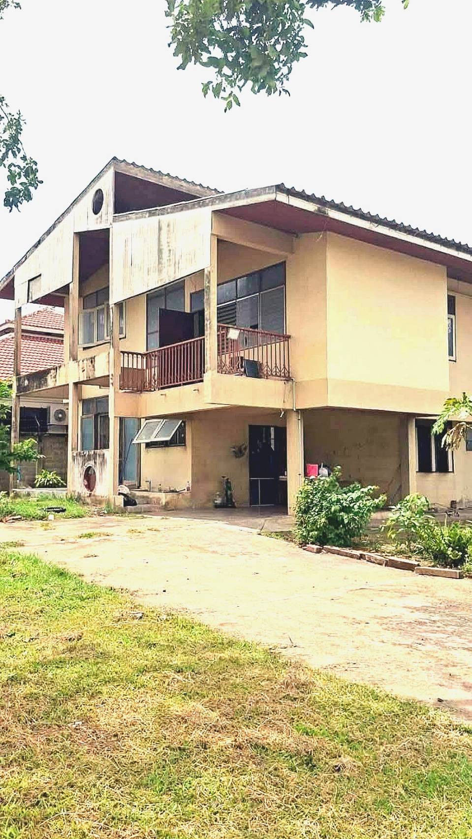 House for sale with 1 rai of land, good location, Phra Phutthabat District, Saraburi Province. House for sale with 1 rai of land, good location, Phra Phutthabat District, Saraburi Province.
