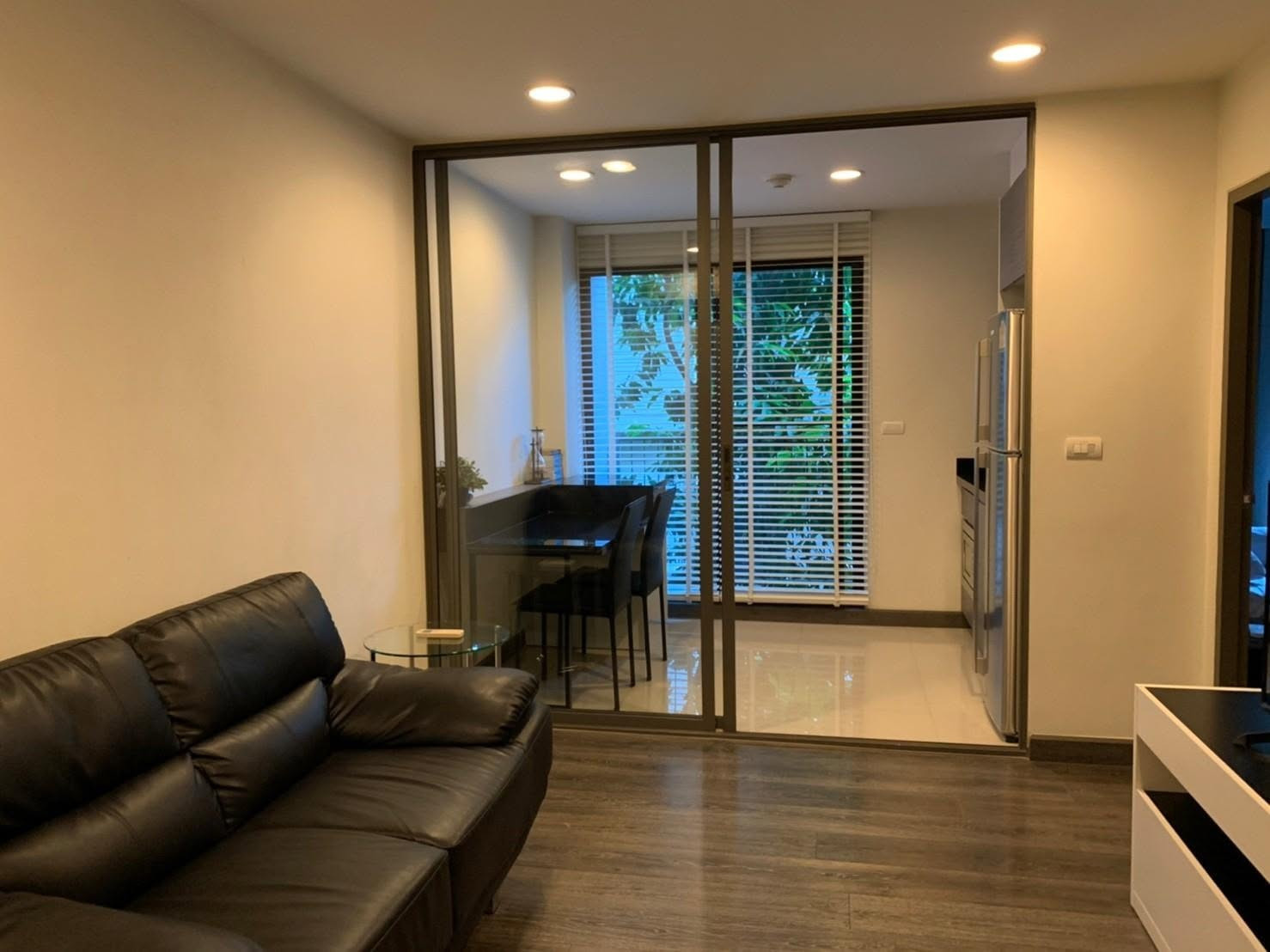 Luxury & Cozy Low-Rise Condo in the Heart of Asoke. Superb location, private atmosphere, and ready to move in! Luxury & Cozy Low-Rise Condo in the Heart of Asoke. Superb location, private atmosphere, and ready to move in!