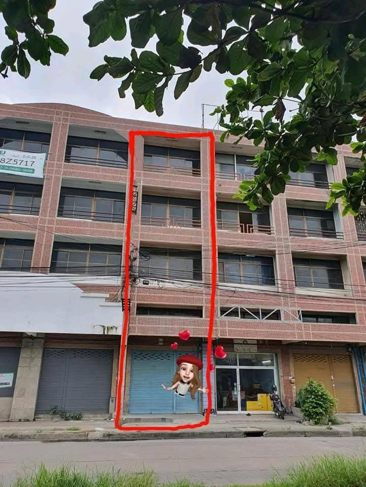 Urgent for rent!!! Commercial building 5, Watcharapol Intersection, rent only 10,000 baht/month, next to the road, convenient to travel, suitable for a home office or selling things online, has a large stock storage area.