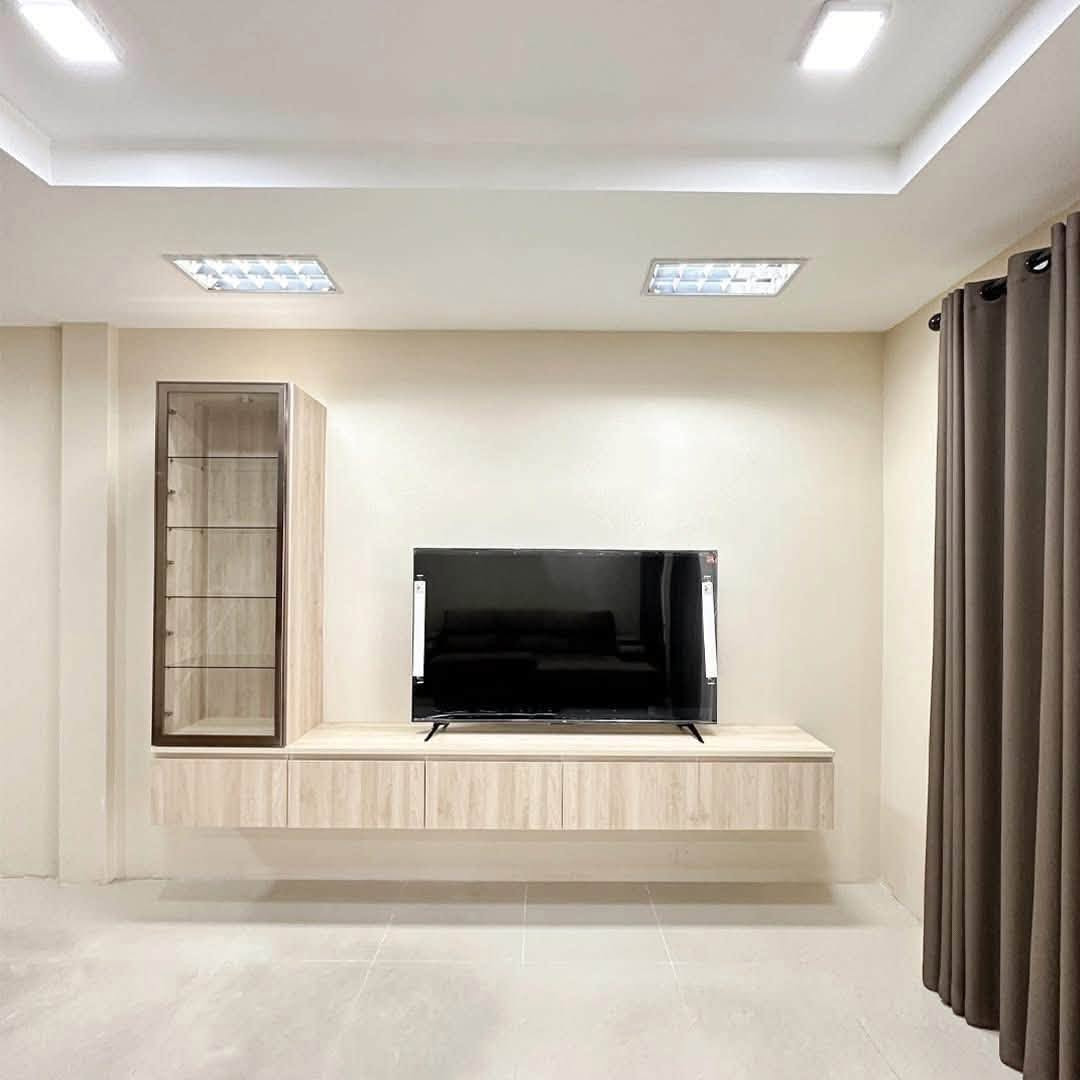📍 ทาวน์โฮม 3 ชั้น | 4 ห้องนอน | 5 ห้องน้ำ | จอดรถในบ้าน 2 คัน  🔥 หมู่บ้านธนาภิรมย์ ศรีนครินทร์-วงแหวน  💰 ค่าเช่า 33,000 บาท – รูปที่ 3