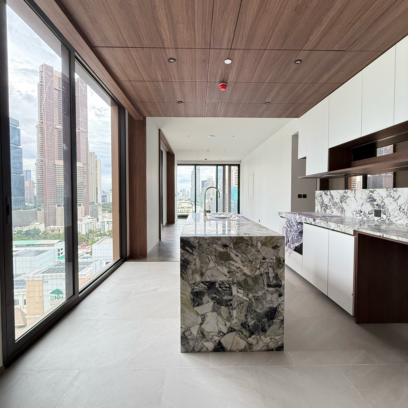 2 Bed 3 Bath | Sky Villa with LONG BALCONY | 96.5 sq.m. HIGH Floor | 29.9 MB – รูปที่ 2