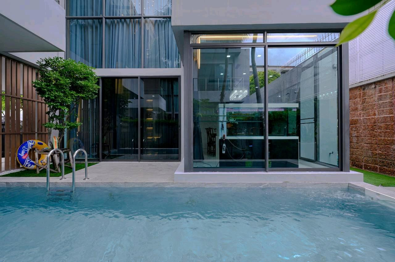 3-Storey Detached House for Sale – The Gentry Ekkamai-Ladprao (Soi Ladprao 94), Private Simming Pool and Elevator, near MRT Yellow Line : Lat Phrao 83 Station