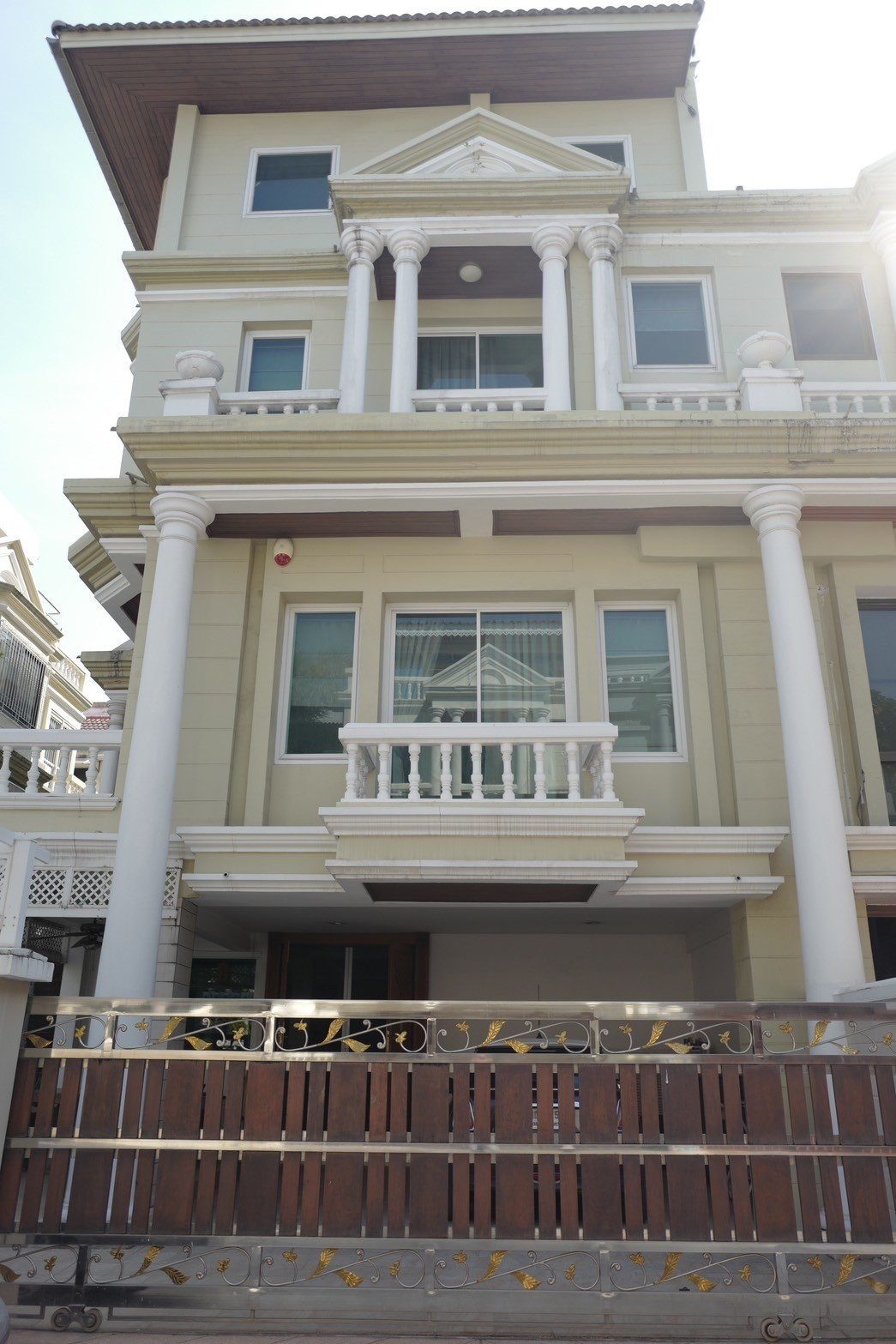 🏡 ขายบ้านเดี่ยว 4 ชั้น หลังใหญ่ ทำเลห้วยขวาง ใกล้ MRT 🏡 ขายบ้านเดี่ยว 4 ชั้น หลังใหญ่ ทำเลห้วยขวาง ใกล้ MRT