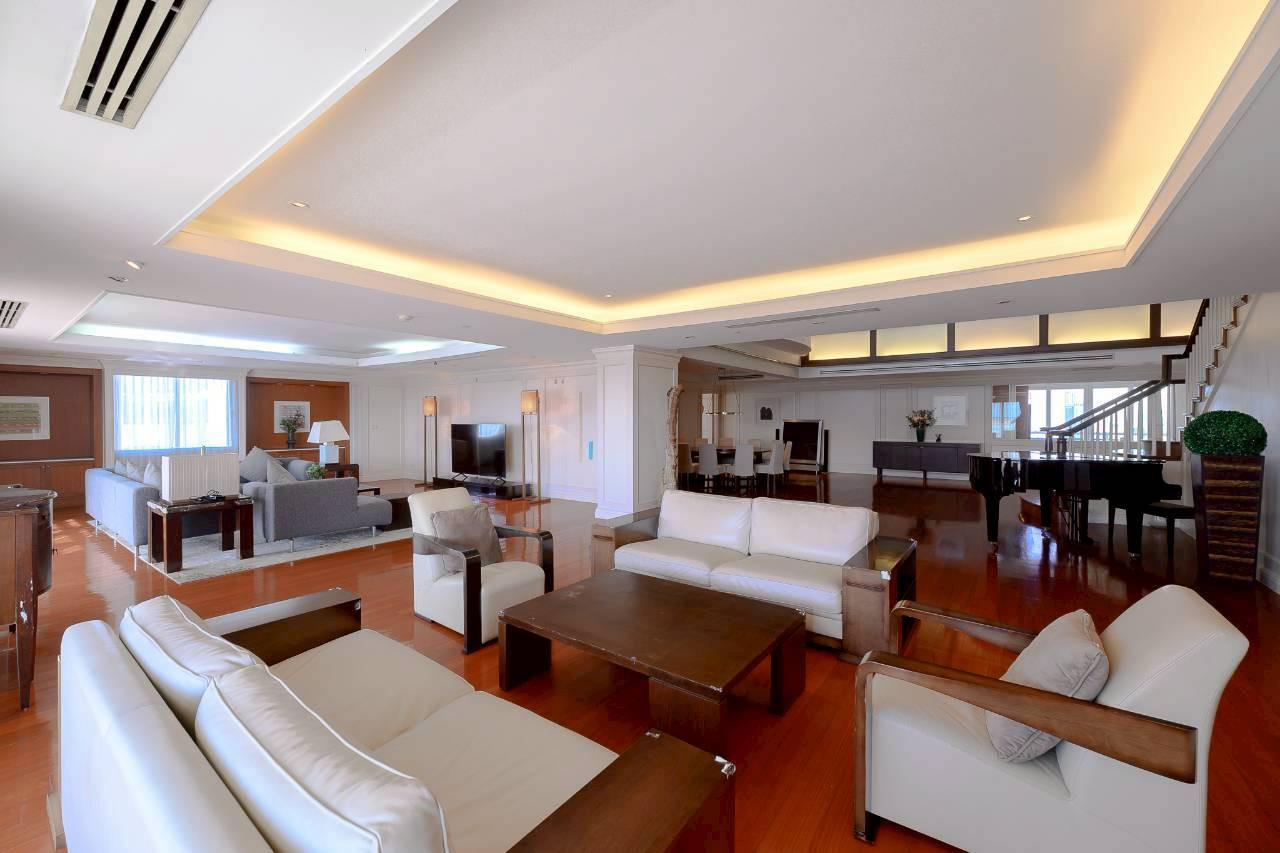 NSJ: Las Colinas, Duplex Penthouse 698.47 sq.m., 4 Bedrooms, 5 Bathrooms, Selling Price THB 149 million.