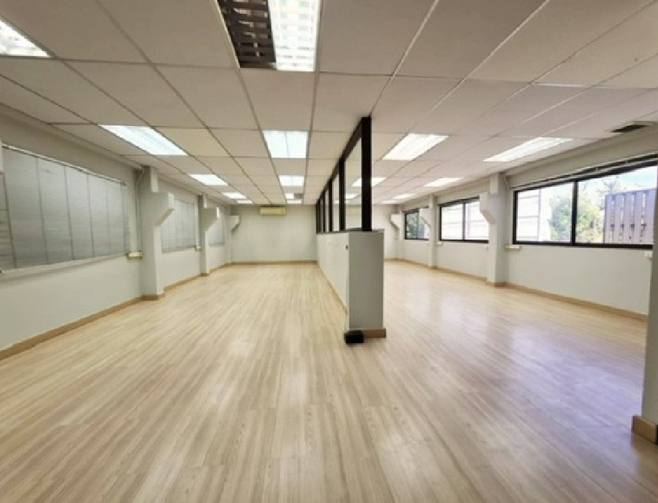 For Rent ให้เช่าโกดัง พร้อมสำนักงาน 2 ชั้น ซอยลาดพร้าว 35 เข้าซอยไม่ลึก พื้นที่รวม 300 ตารางเมตร แอร์ 4 เครื่อง จอดรถได้ 5-6 คัน เหมาะเป็นสำนักงานและพื้นที่เก็บสินค้า หรือ ขายของออนไลน์ แพ็กของ – รูปที่ 2