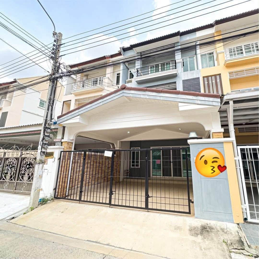 📍 3-story townhome | 4 bedrooms | 5 bathrooms | Parking for 2 cars in the house 🔥 Thanapirom Village Srinakarin-Wongwaen 💰 Rent 33,000 baht 📍 3-story townhome | 4 bedrooms | 5 bathrooms | Parking for 2 cars in the house 🔥 Thanapirom Village Srinakarin-Wongwaen 💰 Rent 33,000 baht