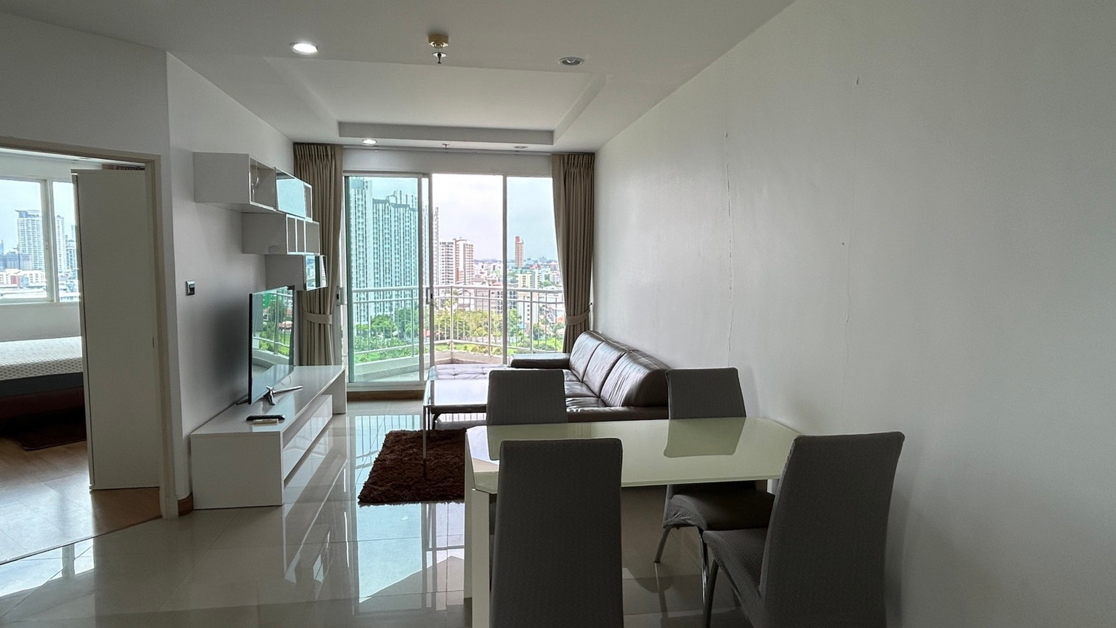 Beautiful room, fully furnished, 2 bedrooms, regular parking, Condo Supalai Wellington 1 for rent. Beautiful room, fully furnished, 2 bedrooms, regular parking, Condo Supalai Wellington 1 for rent.