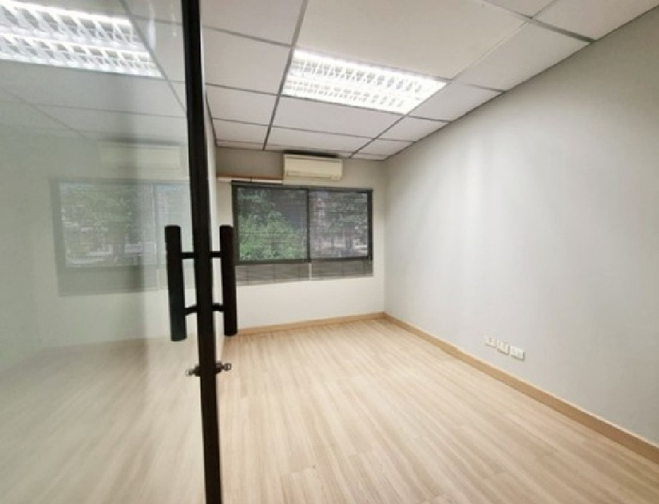 For Rent ให้เช่าโกดัง พร้อมสำนักงาน 2 ชั้น ซอยลาดพร้าว 35 เข้าซอยไม่ลึก พื้นที่รวม 300 ตารางเมตร แอร์ 4 เครื่อง จอดรถได้ 5-6 คัน เหมาะเป็นสำนักงานและพื้นที่เก็บสินค้า หรือ ขายของออนไลน์ แพ็กของ – รูปที่ 3