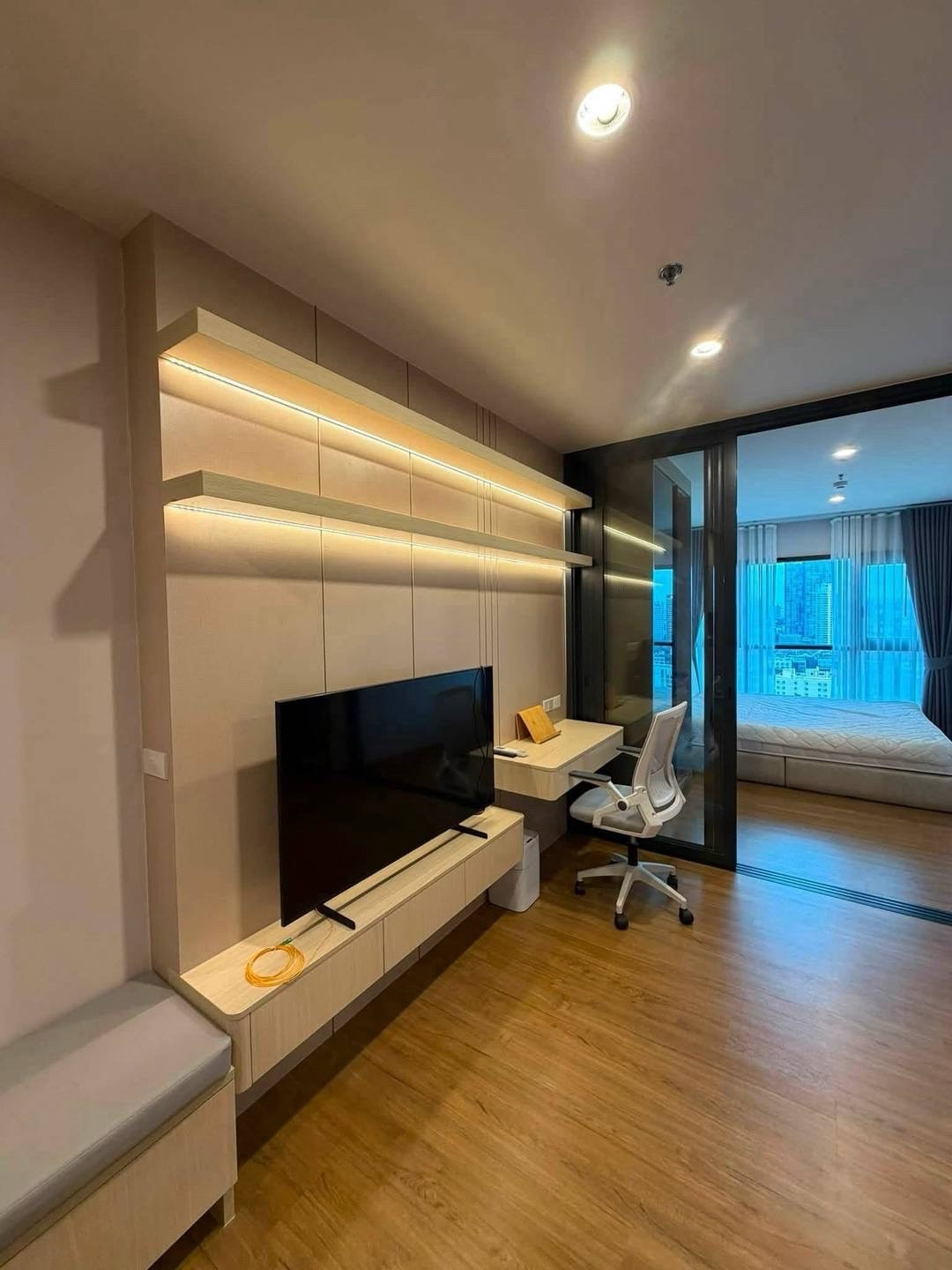 Condo ready for rent, The Line Vibe (The Line Vibe), has a green garden, complete common area, location near BTS and MRT. Condo ready for rent, The Line Vibe (The Line Vibe), has a green garden, complete common area, location near BTS and MRT.