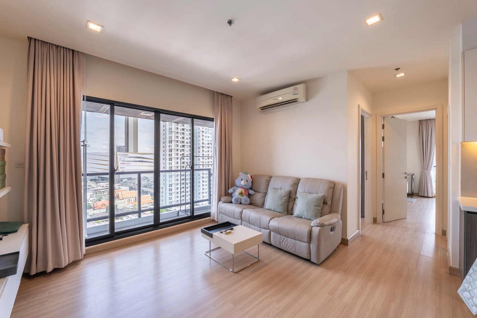 ขายคอนโด Urbano Absolute Sathon-Taksin ราคา 7,400,000 บาท [MKs251008] 