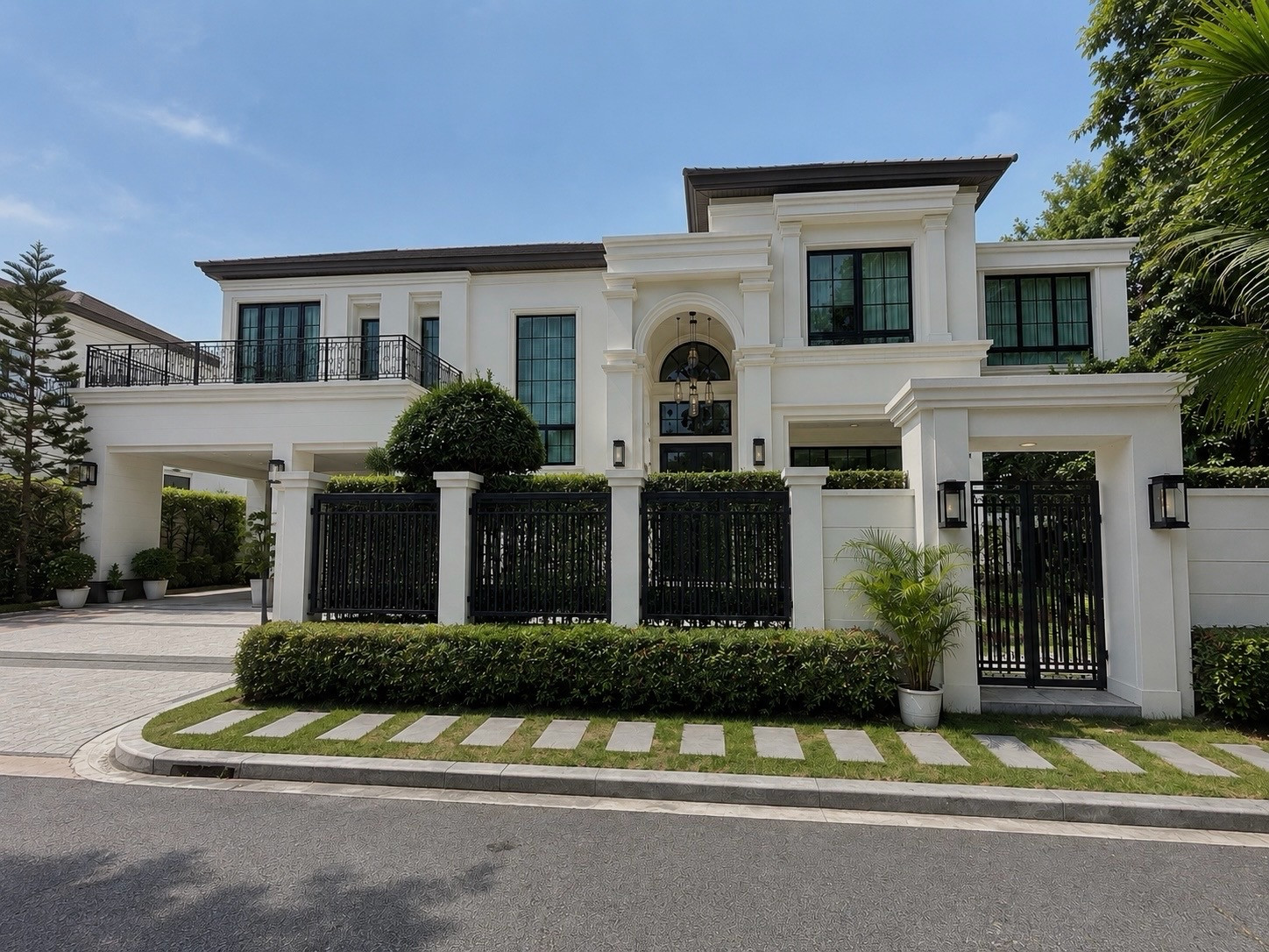 Luxury House for Rent | Pattanakarn 5 bedroom 6 Parking Luxury House for Rent | Pattanakarn 5 bedroom 6 Parking