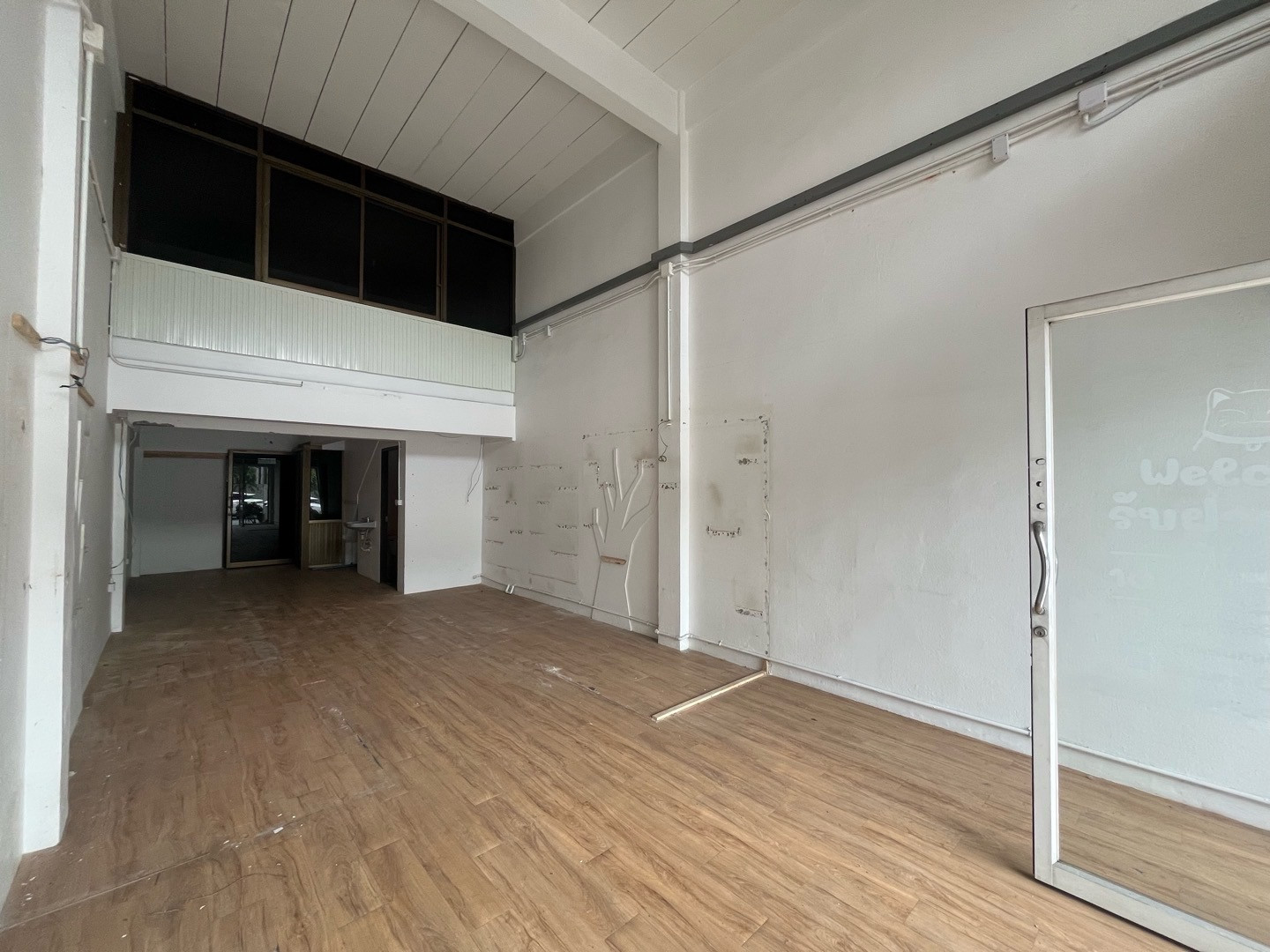 Very good location.!! Commercial building for rent, 4 and a half floors, 27 sq m, next to the road, Lat Phrao Wang Hin community area. There is stock behind the building for 30,000 baht. – รูปที่ 3