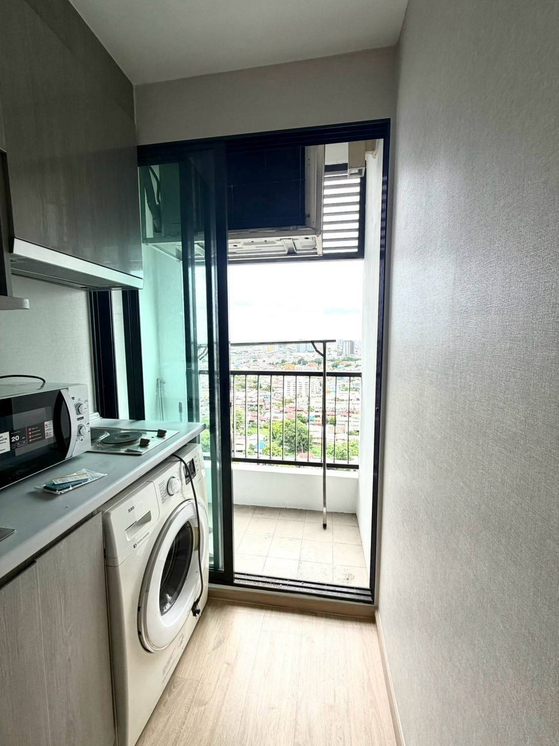 High-Floor Studio at IDEO Sathorn-Thapra | 23rd Floor | 21 SQ.M. | 10K/month