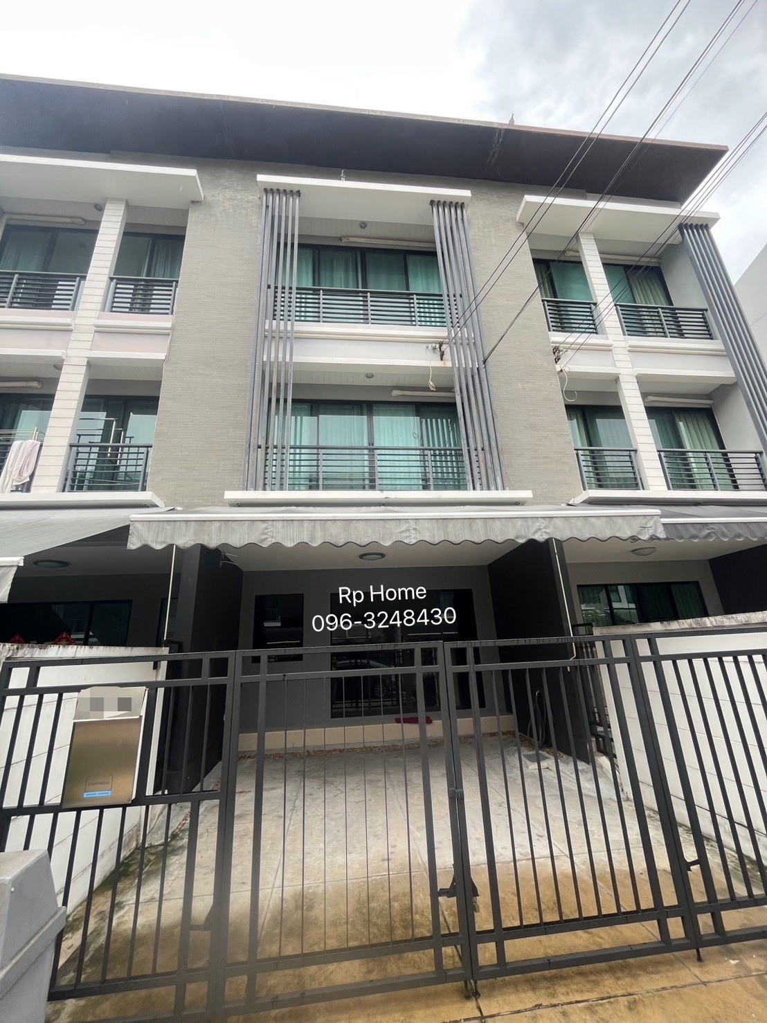 Baan Klang Muang Rama 9-Ramkhamhaeng, Ramkhamhaeng 39, rent 35,000 baht per month.