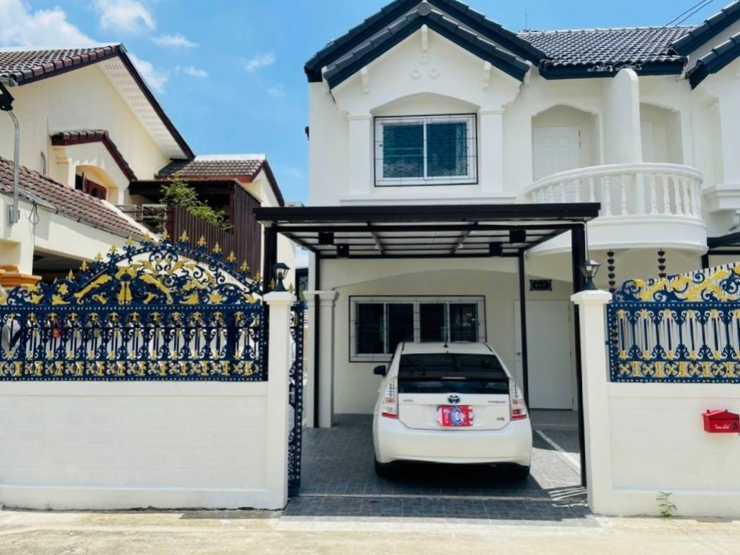 Townhouse for rent near Central Bangna, only 6 minutes. Townhouse for rent near Central Bangna, only 6 minutes.