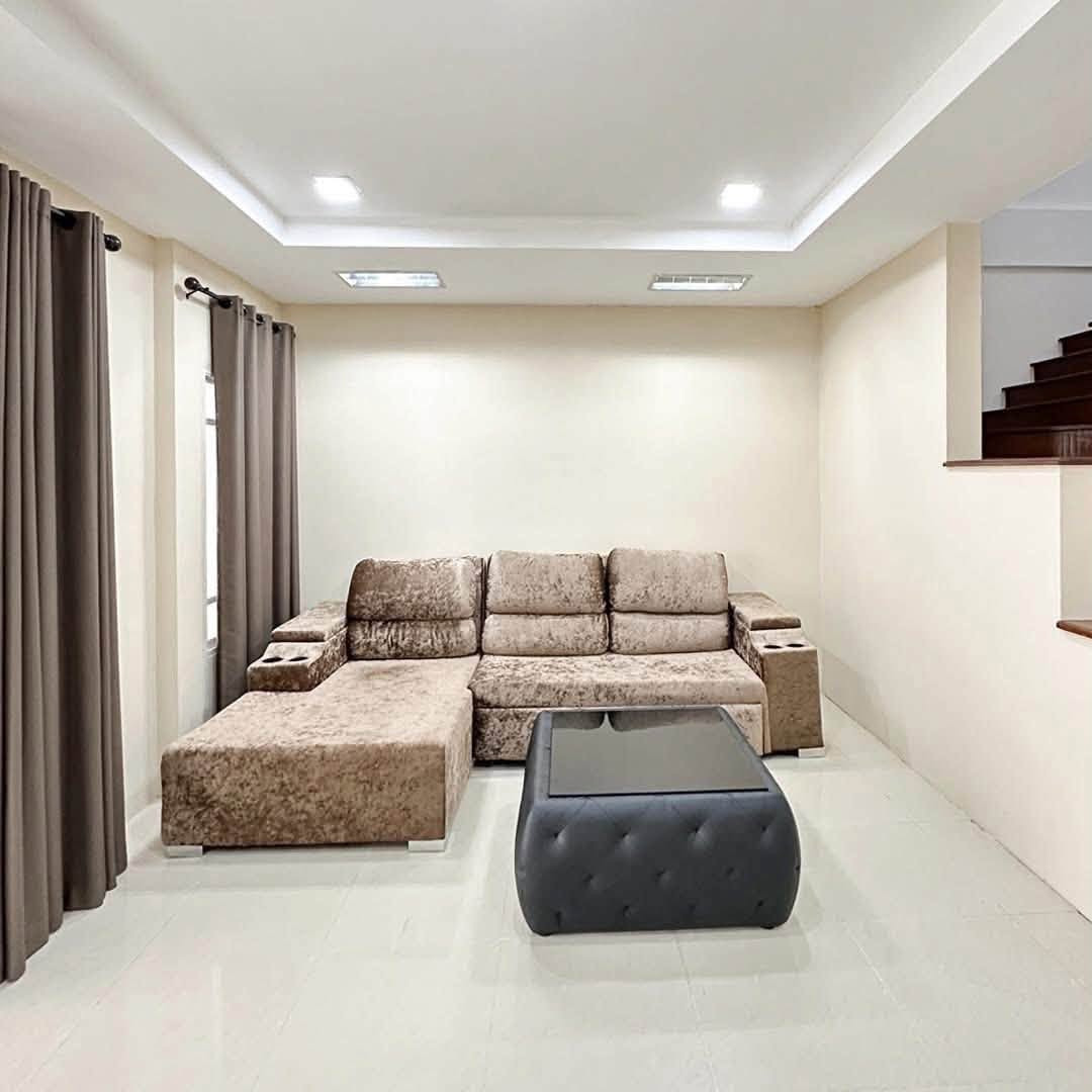 📍 ทาวน์โฮม 3 ชั้น | 4 ห้องนอน | 5 ห้องน้ำ | จอดรถในบ้าน 2 คัน  🔥 หมู่บ้านธนาภิรมย์ ศรีนครินทร์-วงแหวน  💰 ค่าเช่า 33,000 บาท – รูปที่ 2