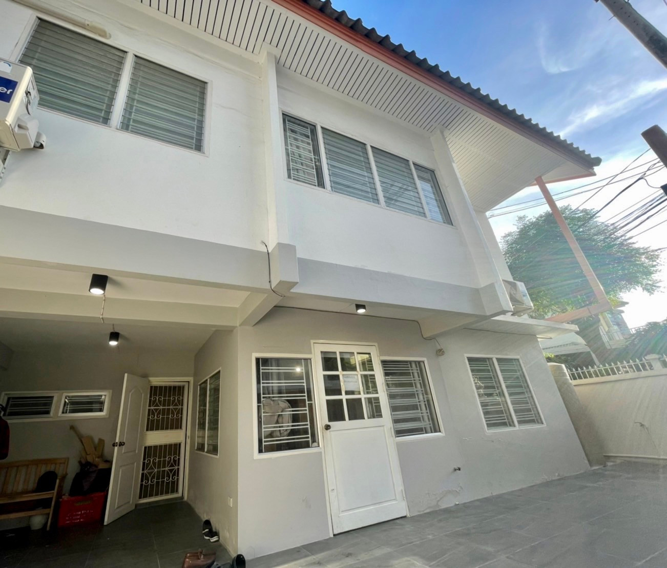 House for rent near MRT Sutthisan Tel.0999983897 House for rent near MRT Sutthisan Tel.0999983897