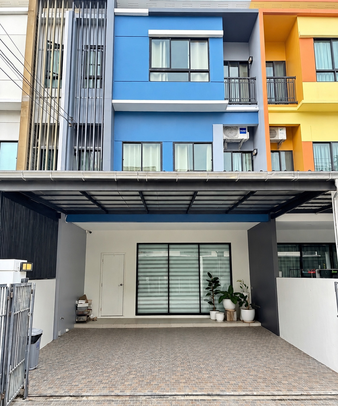 ขายทาวน์โฮม Patio Watcharapol–Ramintra | 3 ชั้น | เฟอร์นิเจอร์ครบ | พร้อมเข้าอยู่ เหมาะสำหรับครอบครัว หรือผู้ที่ต้องการพื้นที่สำหรับ Home Office ขายทาวน์โฮม Patio Watcharapol–Ramintra | 3 ชั้น | เฟอร์นิเจอร์ครบ | พร้อมเข้าอยู่ เหมาะสำหรับครอบครัว หรือผู้ที่ต้องการพื้นที่สำหรับ Home Office