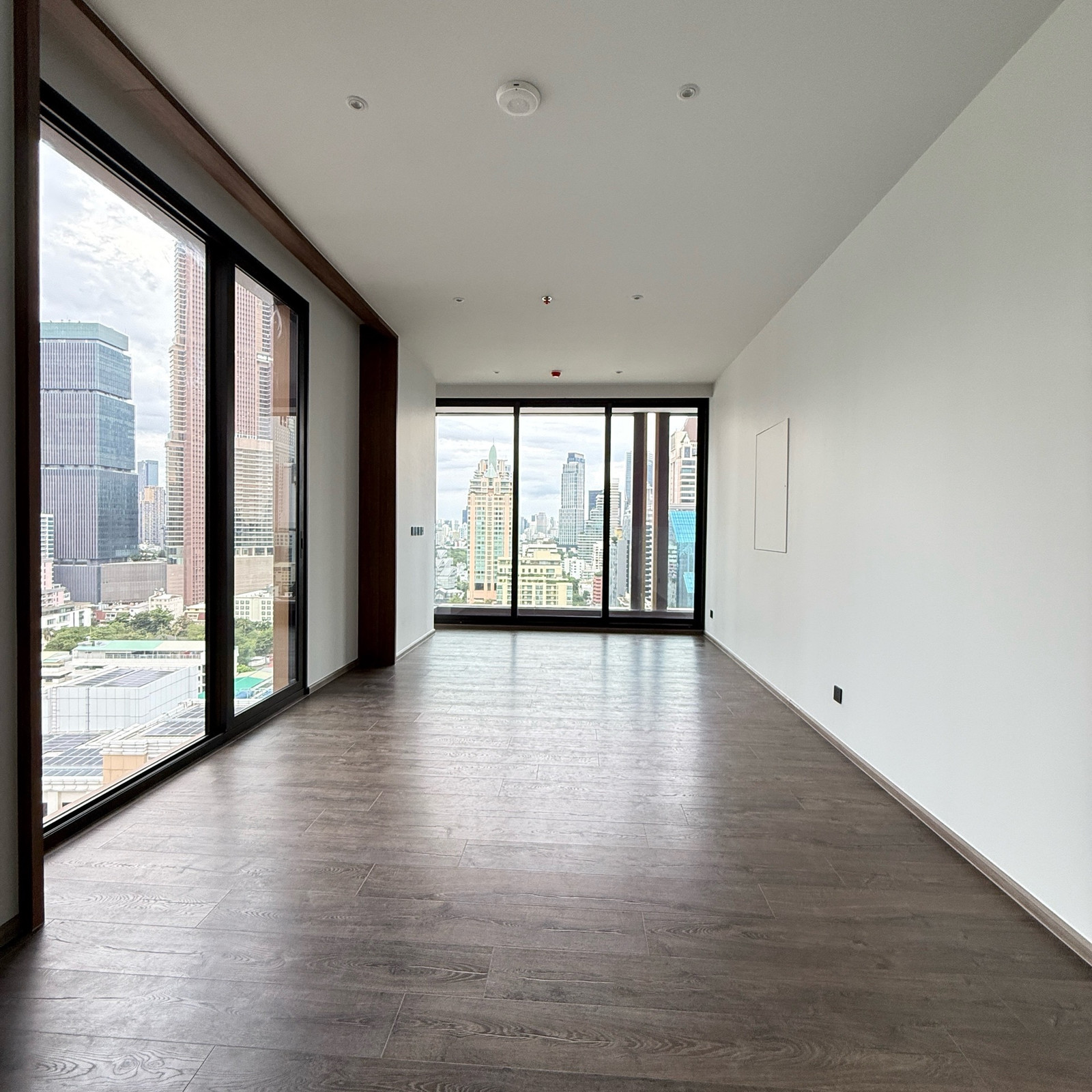 2 Bed 3 Bath | Sky Villa with LONG BALCONY | 96.5 sq.m. HIGH Floor | 29.9 MB – รูปที่ 3