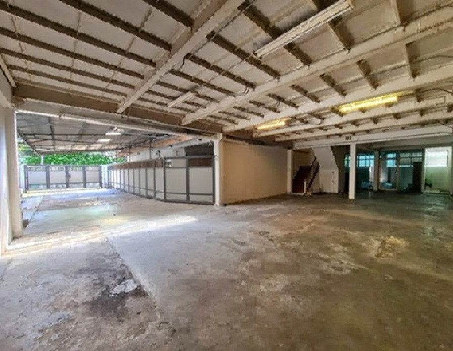 For Rent, warehouse for rent with office, 2 floors, Soi Lat Phrao 35, not deep into the alley, total area 300 square meters, 4 air conditioners, parking for 5-6 cars, suitable as an office and storage area or selling things online, packing things. For Rent, warehouse for rent with office, 2 floors, Soi Lat Phrao 35, not deep into the alley, total area 300 square meters, 4 air conditioners, parking for 5-6 cars, suitable as an office and storage area or selling things online, packing things.