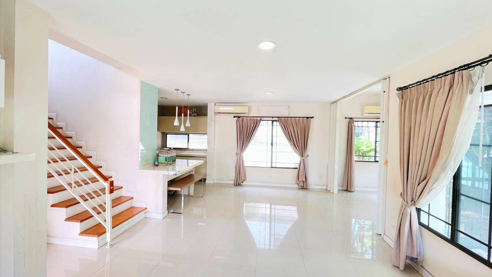 Single house for sale, Manthana Lake Watcharapol, beautiful house, good location. In the middle of the project With space on the side and install solar cells Helps save on electricity costs. Single house for sale, Manthana Lake Watcharapol, beautiful house, good location. In the middle of the project With space on the side and install solar cells Helps save on electricity costs.