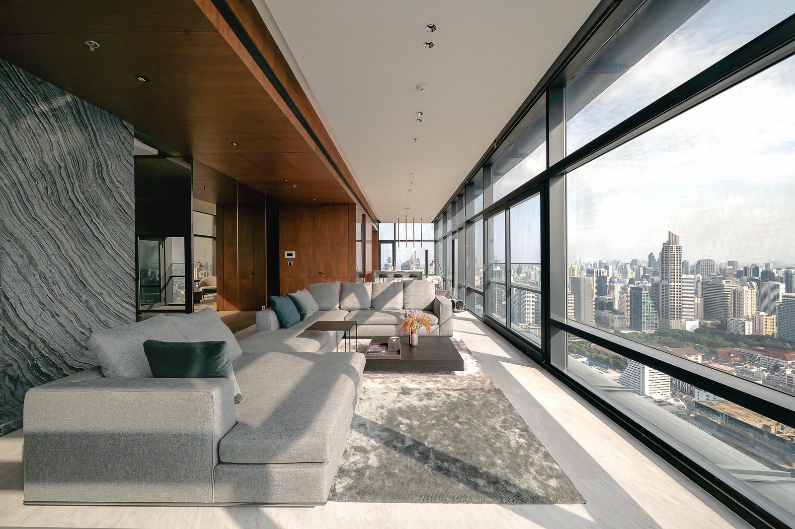 Rare spacious 1 bed Residence for Sale at Circle Living Prototype near BTS Nana