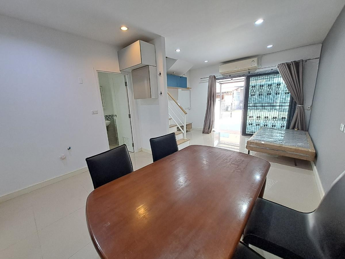 🟢 Townhome for rent, 2 floors, 18 sq m, 3 bedrooms, in front of the house, wont bump into anyone, fully furnished, extended kitchen, ready to move in | Willet Light Pattanakarn 38 – รูปที่ 2