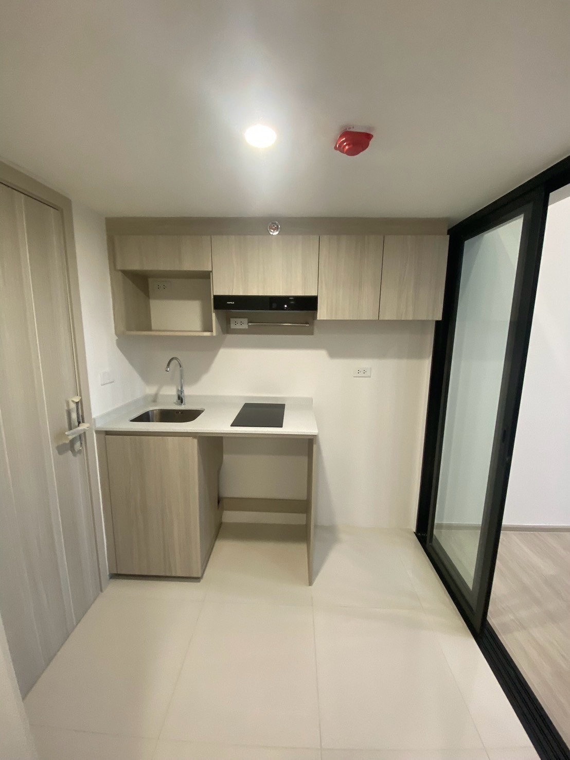 ห้อง High Ceiling 22 ตร.ม. | พื้นที่ใช้สอยรวม 32ตรม. | ติด BTS 0 เมตร | เลี้ยงสัตว์ได้ – รูปที่ 4