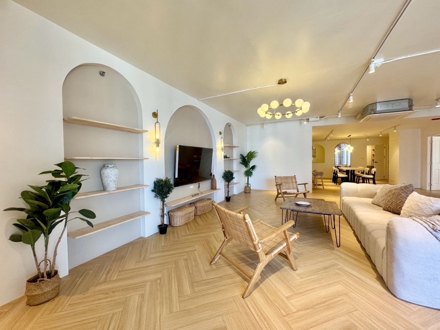 For Rent Cat Friendly Apartment in Asoke | 100m BTS Asoke and MRT Sukhumvit | Near SWU Prasan Mitr and GMM Grammy For Rent Cat Friendly Apartment in Asoke | 100m BTS Asoke and MRT Sukhumvit | Near SWU Prasan Mitr and GMM Grammy