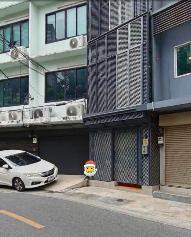 🏢 Whole shophouse for rent, Sukhumvit 44/1, 4 bedrooms, 5 bathrooms, Fully Furnished | Newly decorated | Ready to move in immediately 🚆 Next to BTS Phra Khanong 💰 Rent 80,000 baht/month