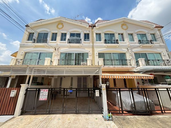 ขายทาวน์โฮม ศรีนครินทร์24 หมู่บ้านกลางเมือง เดอะรอยัล โมนาโค ศรีนครินทร์-พัฒนาการ พื้นที่ 20 ตรว. ราคา 5.9 ล้าน บ้านตกแต่งสวย พร้อมอยู่ ใกล้รถไฟฟ้าสายสีเหลือง-สถานีกลันตัน และซีคอนสแควร์