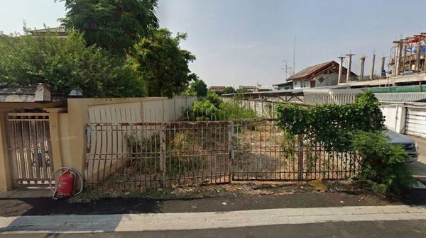 Land for sale 272.5 sq m. near BTS Pho Nimit, Krung Thon Buri.