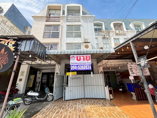 ขายอาคารพาณิชย์ ถนนสุคนธสวัสดิ์ พื้นที่ 18 ตรว. บนทำเลศักยภาพ ราคา 6.8 ล้าน สภาพดี พร้อมเข้าอยู่ ตกแต่งสวย เหมาะทำธุรกิจค้าขาย หรือทำออฟฟิต ใกล้โรงเรียนสตรีวิทยา 2